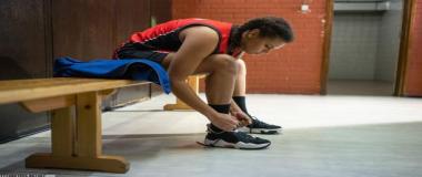 赛事衍生品与纪念品销售